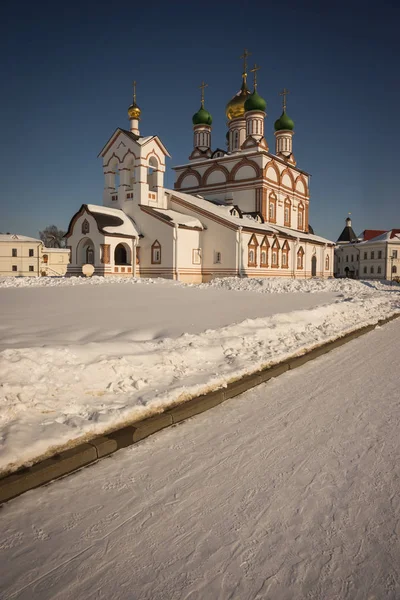 Treenighetens Sergiev Varnitsky kloster i regionen Yaroslavl, Rus — Stockfoto