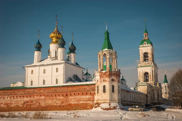 Monasterio de Spaso Yakovlevsky en la región de Yaroslavl, Rusia — Foto de Stock