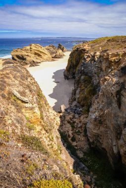 Porto Covo Portu içinde terk edilmiş beach ile pitoresk deniz manzarası