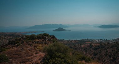 Aegina Island Saron Körfezi, Gree defne deniz manzara