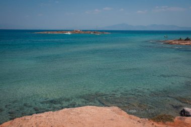 Aegina Island Saron Körfezi, Gree defne deniz manzara