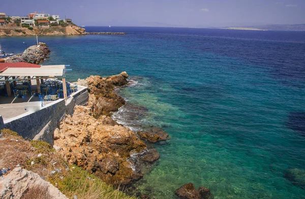 Paisaje con bahía de mar en isla de Egina en Golfo Sarónico, Gree —  Fotos de Stock