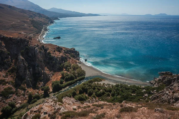 De rivier die stroomt in zee bij Preveli strand — Stockfoto