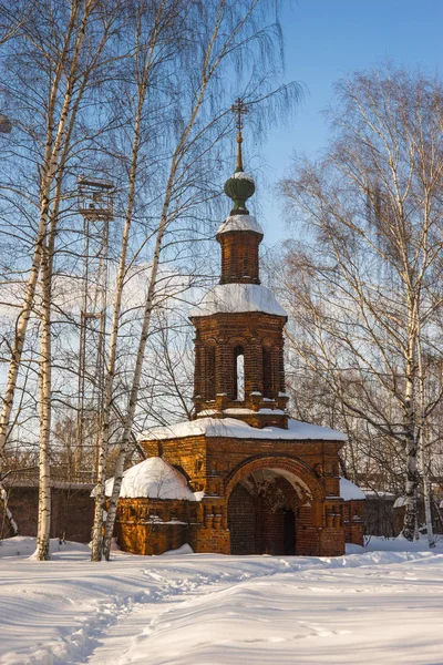 Iglesia de San Juan Bautista en Tolchkovo en Yaroslavl, Rusia — Foto de Stock