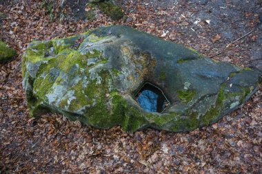 Akarsu ve Şeytan'ın yerleşim tahtaya havuzlarında 