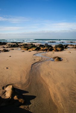 Güzel ve eşsiz deniz manzarası Castelejo Beach, Portekiz