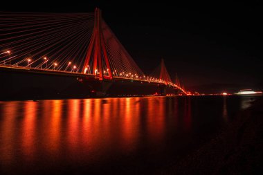 Rio-Antirio Köprüsü'nde gece, Yunanistan