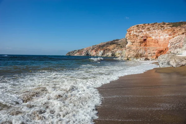 Красиві природні кольори Palephori пляж, Мілош, Греція — стокове фото