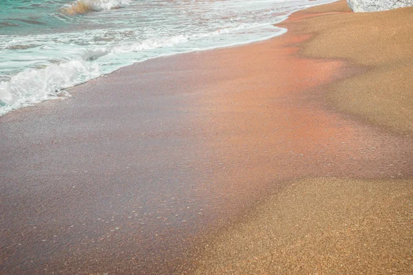 Mooie natuurlijke kleuren van Palephori beach, Milos, Griekenland — Stockfoto