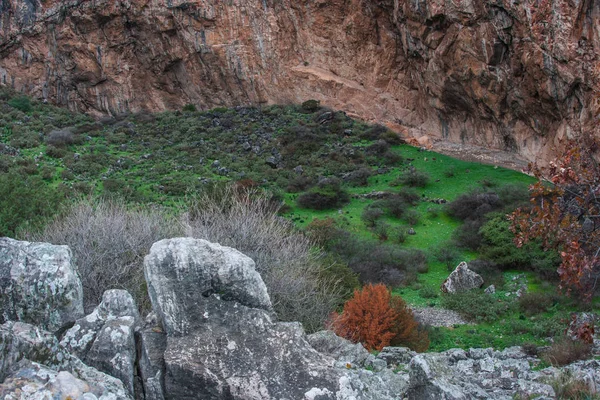 Γραφική θέα χαντάκι από μετεωρίτη στο Demiana στην Peloponne — Φωτογραφία Αρχείου