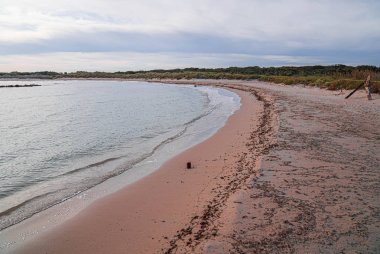 İtalya 'nın Puglia kentindeki Torre Guacheto' da terk edilmiş güzel bir sahil.