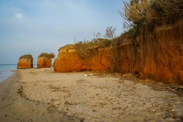 Einsamer Strand in der Nähe von torre guacheto in Apulien, Italien — Stockfoto