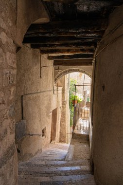 İtalya, Abruzzo Pacentro 'da şehir manzarası