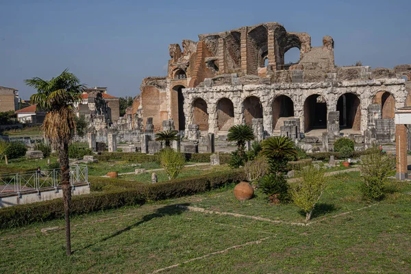 Rovine di un antico anfiteatro a Santa Maria Capua Vetere in — Foto Stock