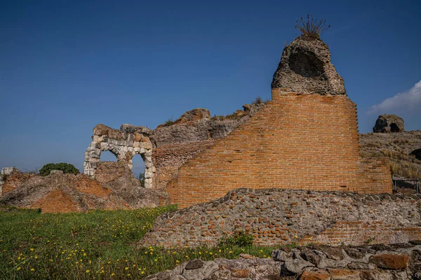 Santa Maria Capua Vetere 'deki antik bir amfi tiyatronun kalıntıları. — Stok fotoğraf