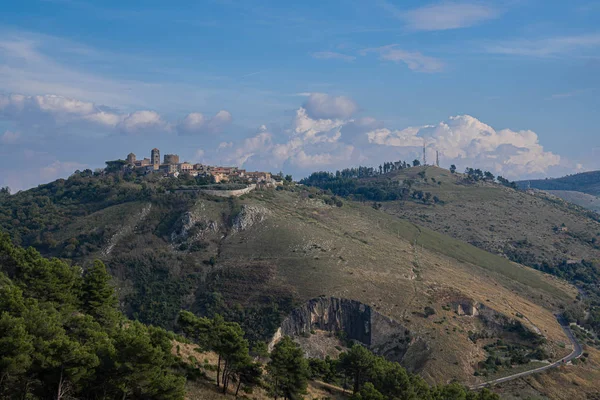 Pemandangan pegunungan desa Caserta Veccia di Campania, Italia — Stok Foto