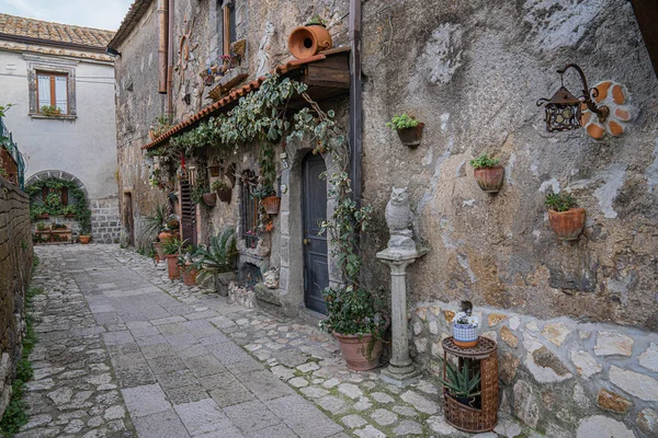 Stadsbilden i Caserta Veccia i Kampanien, Italien — Stockfoto