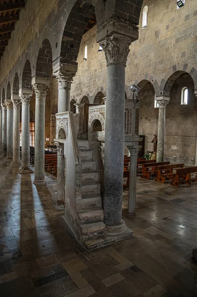 Kyrkan i Caserta Veccia i Kampanien, Italien — Stockfoto