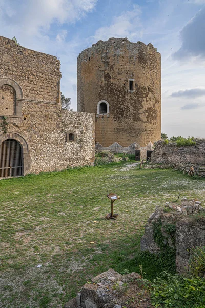 Kastelruïne van Caserta Veccia in Campanië, Italië — Stockfoto