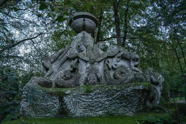 Figures médiévales en pierre dans un parc de monstres à Bomarzo dans le Latium, Il — Photo