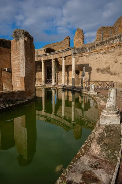 Rovine del Teatro Marittimo a Villa Adriana a Tivoli - Roma - It — Foto Stock