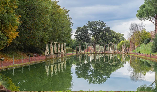 Ancient pool called Canopus, surrounded by greek sculptures in V — Stock Photo, Image