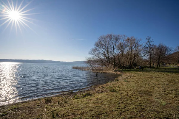 Scenic landscape at lake Vico sun and rays in Italy — 스톡 사진