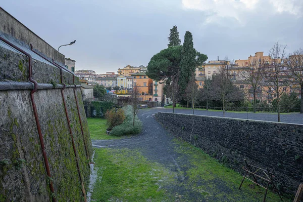 Γραφικό τοπίο στην πόλη Bracciano στο Λάτσιο της Ιταλίας — Φωτογραφία Αρχείου