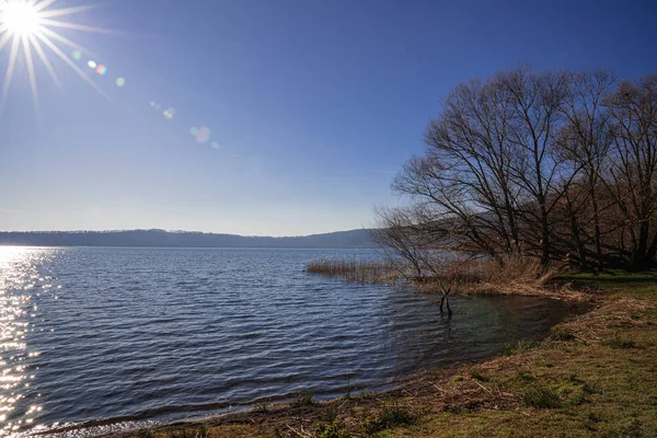 Scenic landscape at lake Vico sun and rays in Italy — 스톡 사진