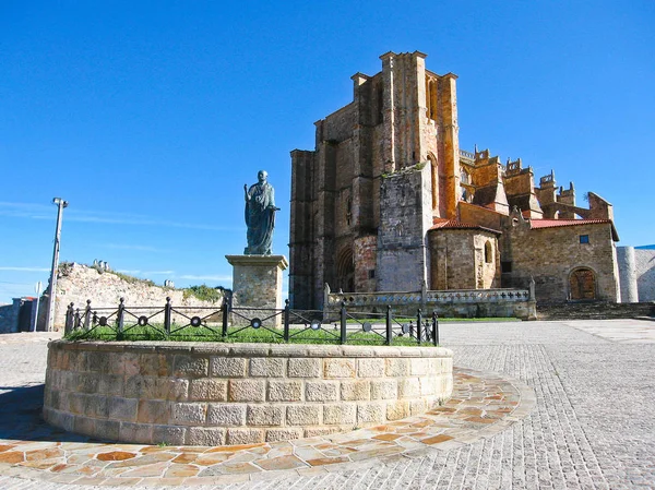 Iglesia de la Asunción de la Santísima Virgen María en Castro Ur Fotos de stock libres de derechos