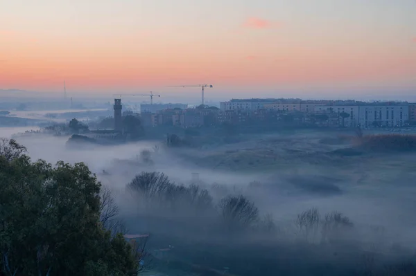 Brouillard matinal tôt le matin à Rome, Italie — Photo