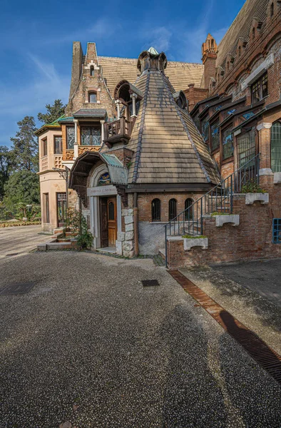 Owl house (casina civette) in villa Torlonia in Rome -modern lib — Stock Photo, Image