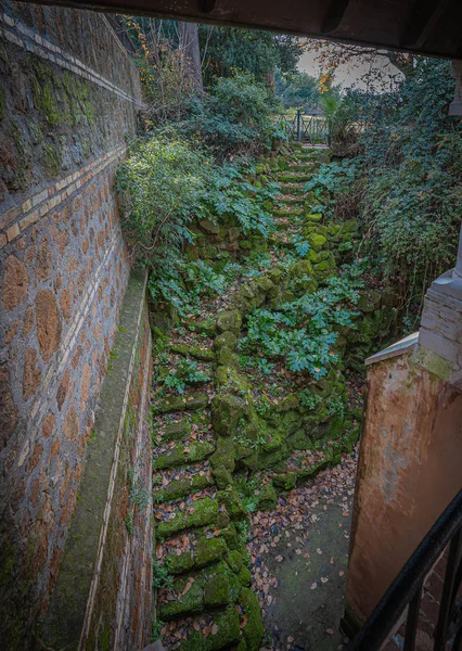 Roma 'da Torlonia Villasında Baykuş Evi (casina civette) -modern lib