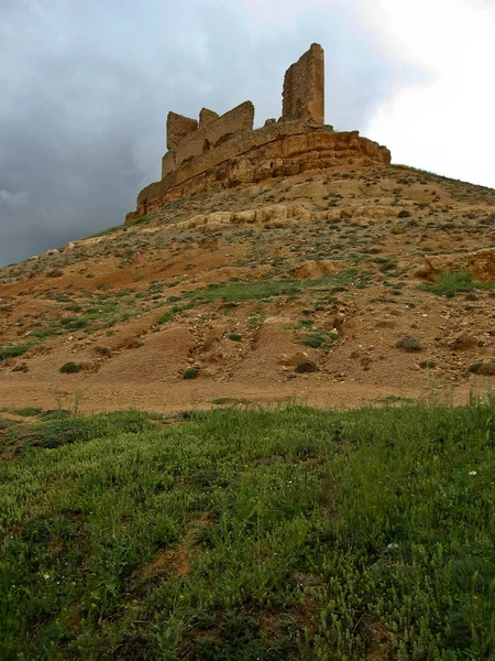 İspanya 'daki Montuena' daki antik bir şatonun kalıntıları. — Stok fotoğraf