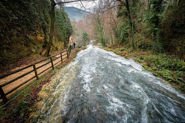 Cachoeira de mármore perto de Terni na Úmbria, na Itália Fotografia De Stock