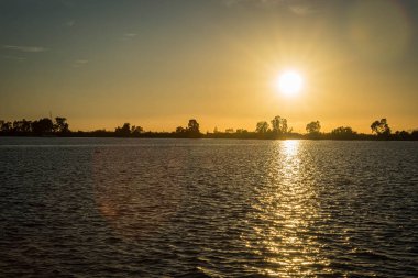 Yunanistan 'da Messologgi göllerinde gün batımı