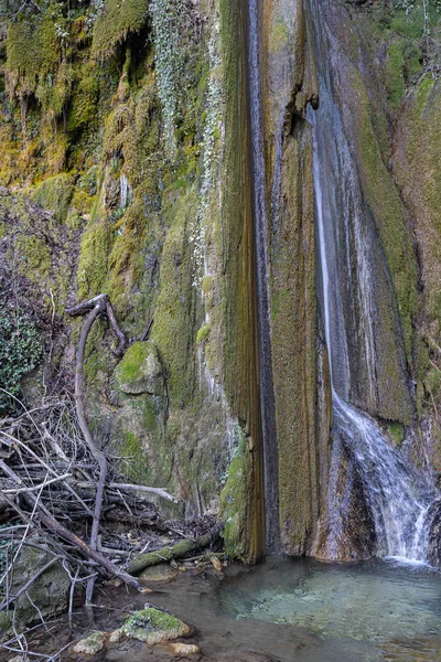 Водопад Валлокчи в Кастель-ди-Тора, Лацио, Италия — стоковое фото