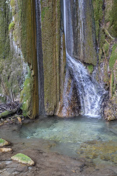 Водопад Валлокчи в Кастель-ди-Тора, Лацио, Италия — стоковое фото