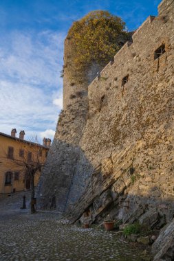 Lazio, İtalya 'daki Collalto Sabino' daki ortaçağ şatosunun kalıntıları