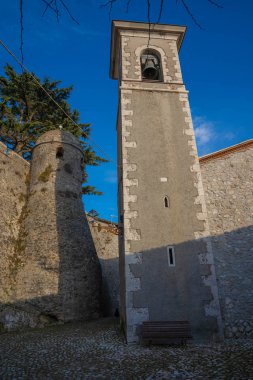 Lazio, İtalya 'daki Collalto Sabino' daki ortaçağ şatosunun kalıntıları