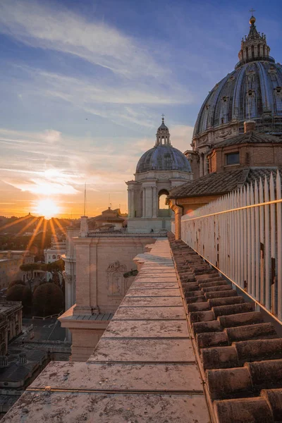 Dome of the Cathedral (Basilica) of St. Peter at sunset, Rome, I — Stock Photo, Image