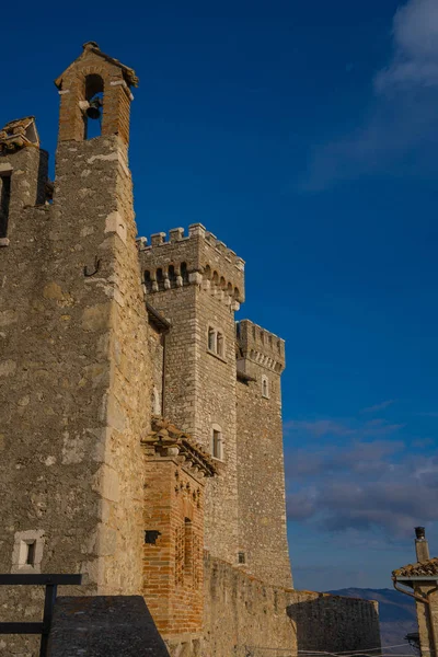 Ruínas do castelo medieval em Collalto Sabino em Lazio, Itália — Fotografia de Stock