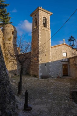Lazio, İtalya 'daki Collalto Sabino' daki ortaçağ şatosunun kalıntıları