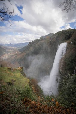 İtalya, Umbria 'da Terni yakınlarındaki Mermer Şelale