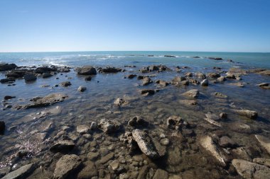 İtalya 'nın Lazio kentindeki Santa Severina' da sular çekilince taşlar ve su birikintileri
