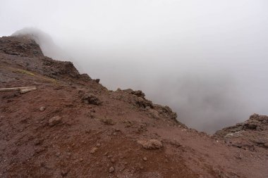 Vezüv Krateri 'nin bulutlu havadaki görüntüsü, İtalya