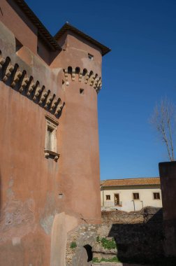 İtalya 'nın Lazio şehrinde Santa Severina' daki ortaçağ şatosu