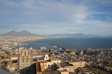İtalya 'daki Sant' Elmo kalesinin bakış açısından Napoli ve deniz manzarası