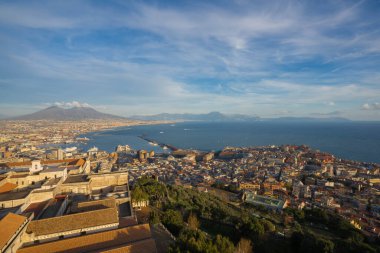 İtalya 'daki Sant' Elmo kalesinin bakış açısından Napoli ve deniz manzarası