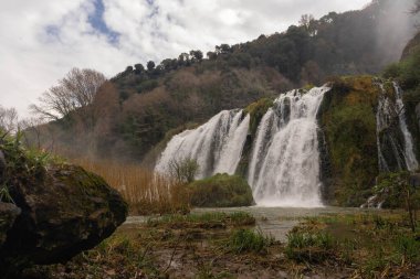 İtalya, Umbria 'da Terni yakınlarındaki Mermer Şelale